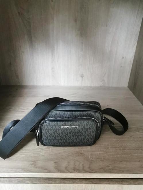 Michael Kors Camera Bag Pouch Unisex – Zo Goed Als Nieuw., Sieraden, Tassen en Uiterlijk, Tassen | Schoudertassen, Zo goed als nieuw
