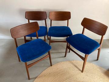 Set van vier vintage Deense design stoelen beschikbaar voor biedingen