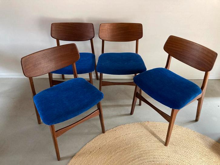 Set van vier vintage Deense design stoelen, Huis en Inrichting, Stoelen, Gebruikt, Vier, Hout, Stof, Bruin, Ophalen