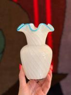 Vintage glazen vaasje swirl blauwe rand Murano stijl 60s/70s, Ophalen of Verzenden