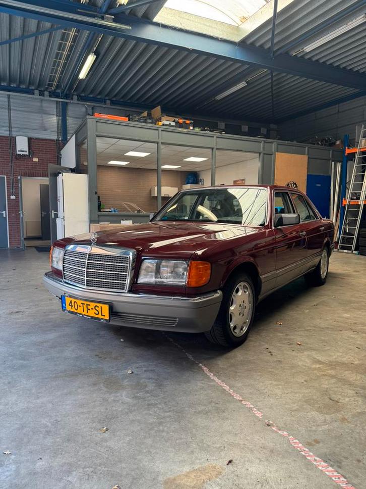 Mercedes-Benz S-Klasse 2.7 280 SE 1984 Rood, Auto's, Mercedes-Benz, Bedrijf, Benzine, Sedan, Handgeschakeld, Geïmporteerd, Rood