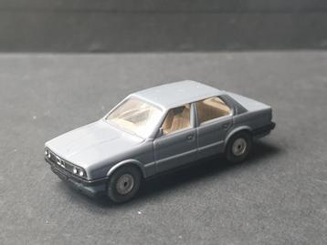 1:87 BMW 320i BMW 3-serie E30 blauwgrijs € 4 beschikbaar voor biedingen