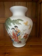 Witte Chinese vaas met romantische afbeelding, Antiek en Kunst, Ophalen of Verzenden
