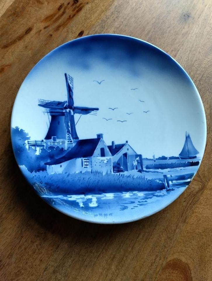 Blauw wit wandbord * molen * water * zeilboot * landschap, Antiek en Kunst, Antiek | Wandborden en Tegels, Ophalen of Verzenden