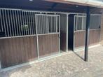 stalwanden met schuifdeuren naar links /rechts en tussenwand, Stalling, 2 of 3 paarden of pony's