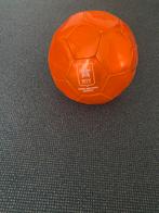 Oranje MVV Maastricht bal, Verzamelen, Sportartikelen en Voetbal, Overige typen, Overige binnenlandse clubs, Ophalen of Verzenden