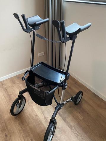 Buiten loop rollator met elleboog ondersteuning ! beschikbaar voor biedingen