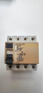 Merlin Gerin Multi 9 ID Aardlekschakelaar, Doe-het-zelf en Verbouw, Ophalen of Verzenden, Gebruikt, Schakelaar