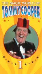 The Magic World Of Tommy Cooper - 3 VHS banden - Nieuwstaat, Alle leeftijden, Ophalen of Verzenden, Zo goed als nieuw, Komedie