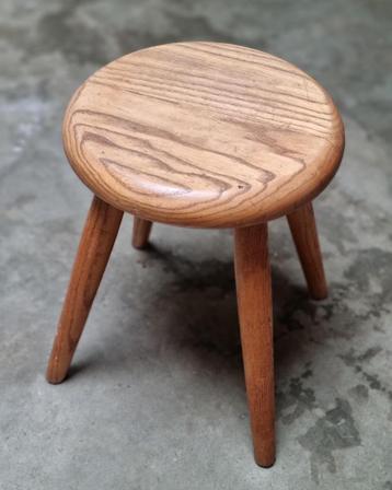 houten kruk Fa. H. v.d. Woude Meubelfabriek beschikbaar voor biedingen