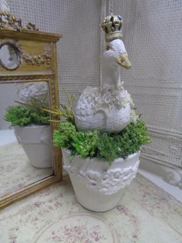 Brocante eend in pot ....Poppenhuis 1:12... (Nr P97)* beschikbaar voor biedingen