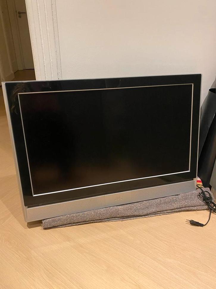 32 inch JVC TV met voet en beugel, Audio, Tv en Foto, Televisie-accessoires, Gebruikt, Ophalen