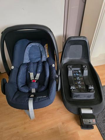 Zeer mooie nette Maxicosi pebble plus met familyfix2  beschikbaar voor biedingen