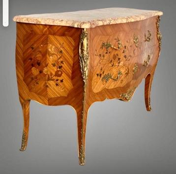 Franse Louis XV-stijl, commode, marqueterie en marmer blad. beschikbaar voor biedingen