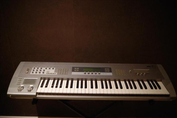 Korg Z1 – Legendarische fysieke modeling synthesizer 61 keys, Muziek en Instrumenten, Synthesizers, Gebruikt, 61 toetsen, Korg