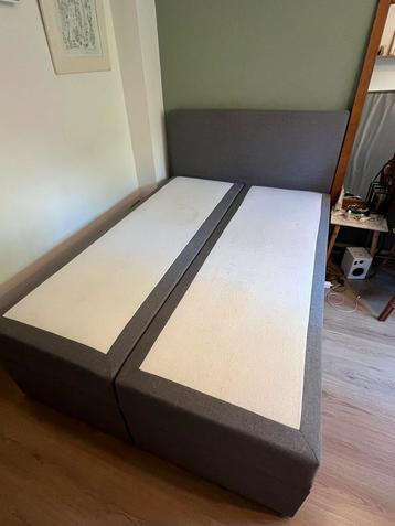Boxspring met opbergruimte beschikbaar voor biedingen