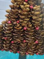 kerstboompje van dennenappels [b123], Diversen, Kerst, Ophalen of Verzenden