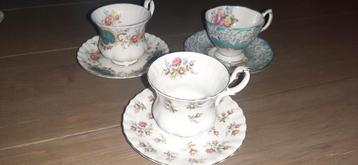 Vintage Theekopjes met Schotels - Set van 3 beschikbaar voor biedingen