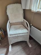 Vintage Rotan Schommelstoel met Schapenvacht, Huis en Inrichting, Fauteuils, Ophalen, Gebruikt, Minder dan 75 cm, Vintage