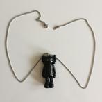 Lange ketting van 60 cm zwarte kaws pop kettinghanger, Ophalen of Verzenden, Zo goed als nieuw, Zwart