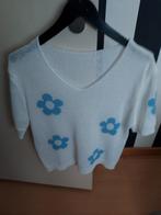 Leuke witte trui met blauwe bloemen - Maat M, Kleding | Dames, Truien en Vesten, Ophalen of Verzenden, Nieuw, Maat 38/40 (M), Wit