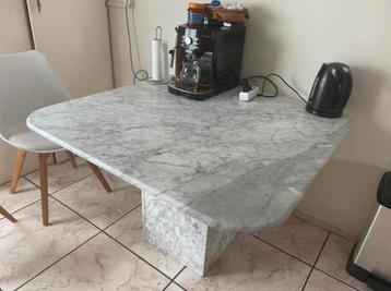 Prachtige vintage Carrara marmeren eettafel beschikbaar voor biedingen