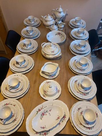 Wawel servies set met bloemendecor voor 12 pers  beschikbaar voor biedingen