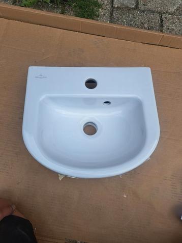 2x Nieuw Villeroy&Boch wasbakje wit 37x32(A37) beschikbaar voor biedingen