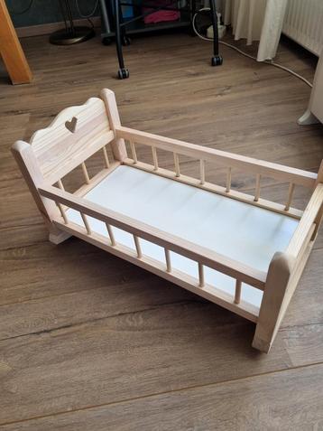 Poppenbed 56x30 cm. beschikbaar voor biedingen