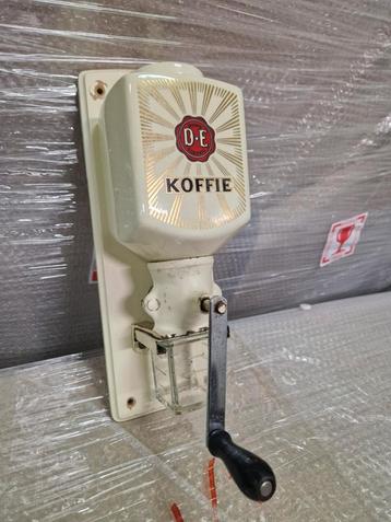 Oude koffiemolen  beschikbaar voor biedingen