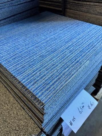 Partij Desso tapijttegels blauw/grijs nieuw B-keus #126 beschikbaar voor biedingen