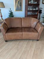 Cognac suède 2-persoons bank - Mooi en stevig!, Huis en Inrichting, Banken | Bankstellen, Ophalen, Gebruikt, Vintage, Tweepersoons