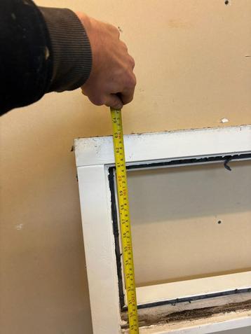 Houten Kozijnen (13 stuks) - Goede Staat beschikbaar voor biedingen
