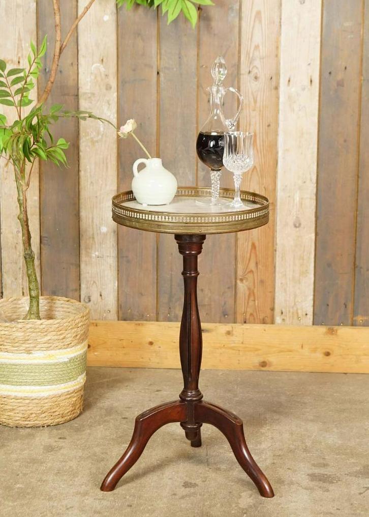 Oud Frans brocante wijntafeltje marmeren blad messing rand, Antiek en Kunst, Curiosa en Brocante, Ophalen of Verzenden