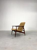 Vintage Okergele Fauteuil in Deens Design, Huis en Inrichting, Fauteuils, Ophalen, Hout, 75 tot 100 cm, Zo goed als nieuw