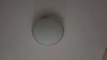 Leuke zilver met witte plafondlamp Zelf eraf halen per 25e beschikbaar voor biedingen