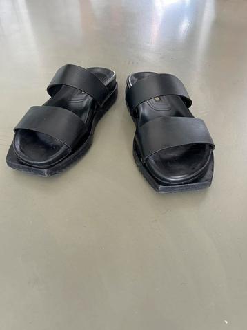 Ann Demeulemeester Zwarte leren sandalen 37,5 / 38 beschikbaar voor biedingen