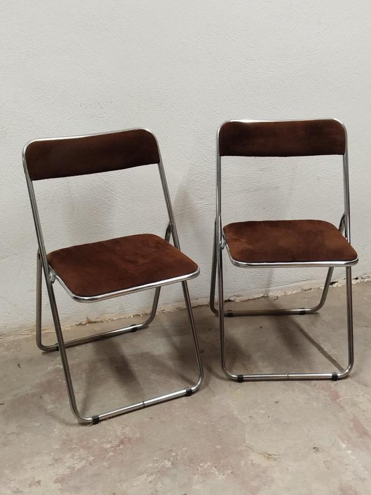 2xVintage klapstoelen stijl “Plia” met bruin velours zitting, Huis en Inrichting, Stoelen, Zo goed als nieuw, Twee, Metaal, Stof