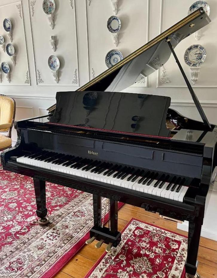Compacte grand piano/vleugel met optioneel silent systeem, Muziek en Instrumenten, Piano's, Gebruikt, Vleugel, Zwart, Hoogglans