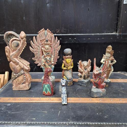Indonesisch houtsnijwerk partij, diverse beelden Bali, Antiek en Kunst, Kunst | Beelden en Houtsnijwerken, Ophalen of Verzenden