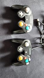 Twee zwarte GameCube controllers in gebruikte staat. Perfect, Ophalen, Zo goed als nieuw
