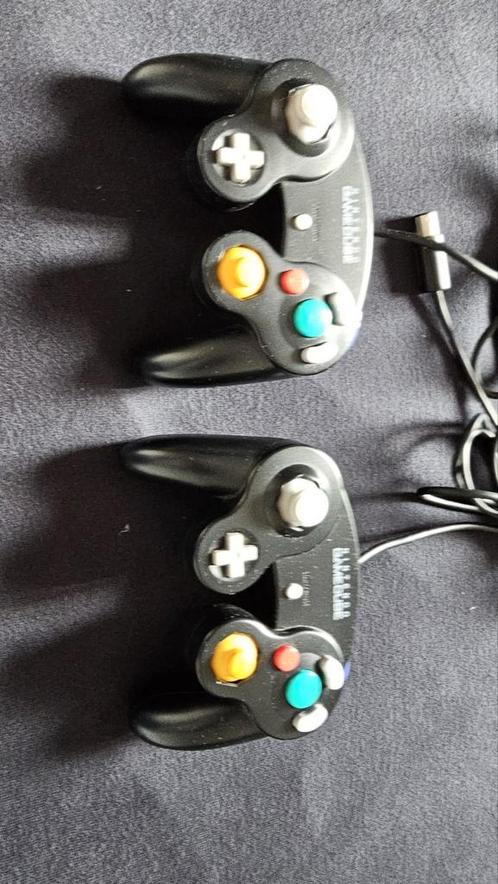 Twee zwarte GameCube controllers in gebruikte staat. Perfect, Spelcomputers en Games, Spelcomputers | Nintendo GameCube, Zo goed als nieuw