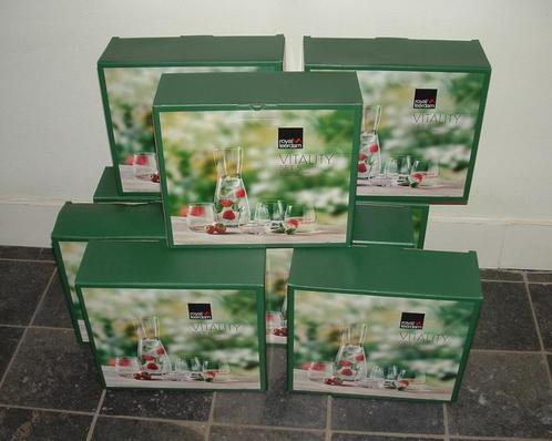 Royal Leerdam! 7 x doos met karaf + 4 glaasjes Vitality 5, Huis en Inrichting, Keuken | Servies, Nieuw, Glas of Glazen, Overige stijlen