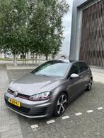 Volkswagen Golf VII 2.0 GTI 220pk 5D DSG 2015 Grijs, Auto's, 65 €/maand, 4 cilinders, 1984 cc, 690 kg