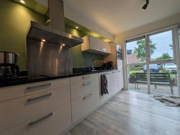 Complete nette keuken, hoogglans wit  beschikbaar voor biedingen