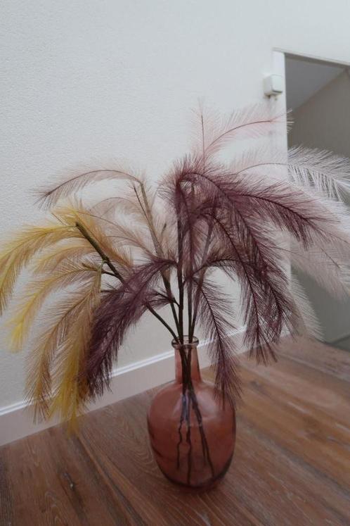 lesvormige vaas roze met gekleurde pluimen als decoratie, Huis en Inrichting, Woonaccessoires | Vazen, Zo goed als nieuw, Overige kleuren