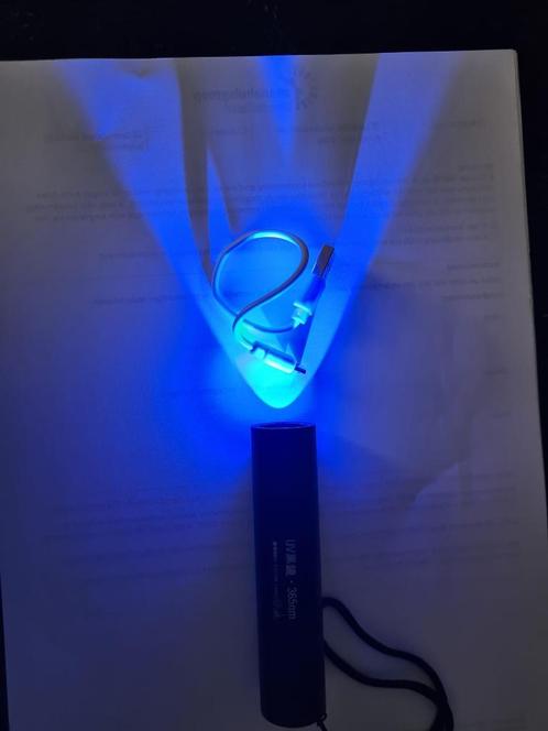 UV-lamp - Led zaklamp UV 365 nm - Wood's Lamp, Verzamelen, Mineralen en Fossielen, Mineraal, Ophalen of Verzenden