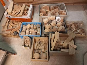 Houten bolpoten spieèn ornamenten knopjes beschikbaar voor biedingen