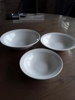 Set van 3 witte kommen, schaaltjes., Ophalen of Verzenden, Zo goed als nieuw, Effen, Kom(men)