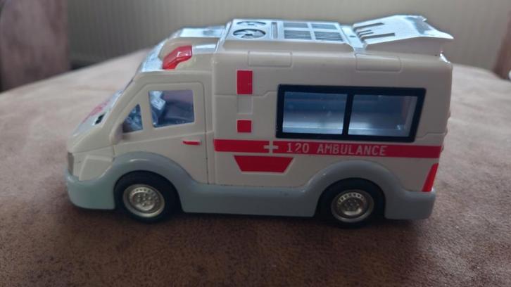 Nessiworld Ambulance met frictiemotor en geluid, Hobby en Vrije tijd, Modelauto's | 1:32, Zo goed als nieuw, Auto, Ophalen of Verzenden